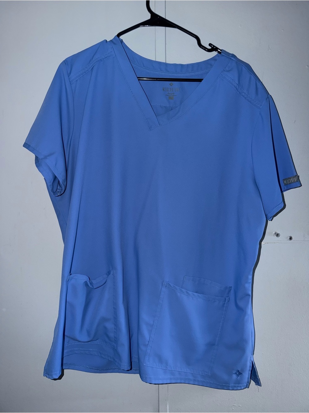 Medcouture Women’s V-Neck Scrub Top in Periwinkle Blue
